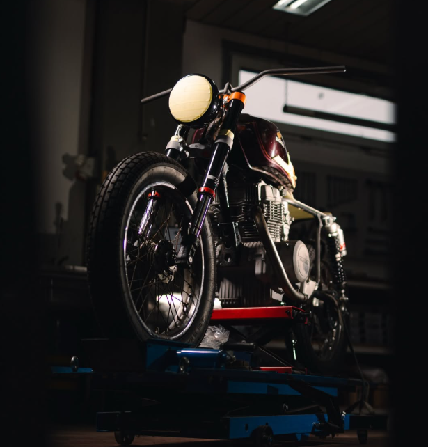 MOTO KNÉBL
